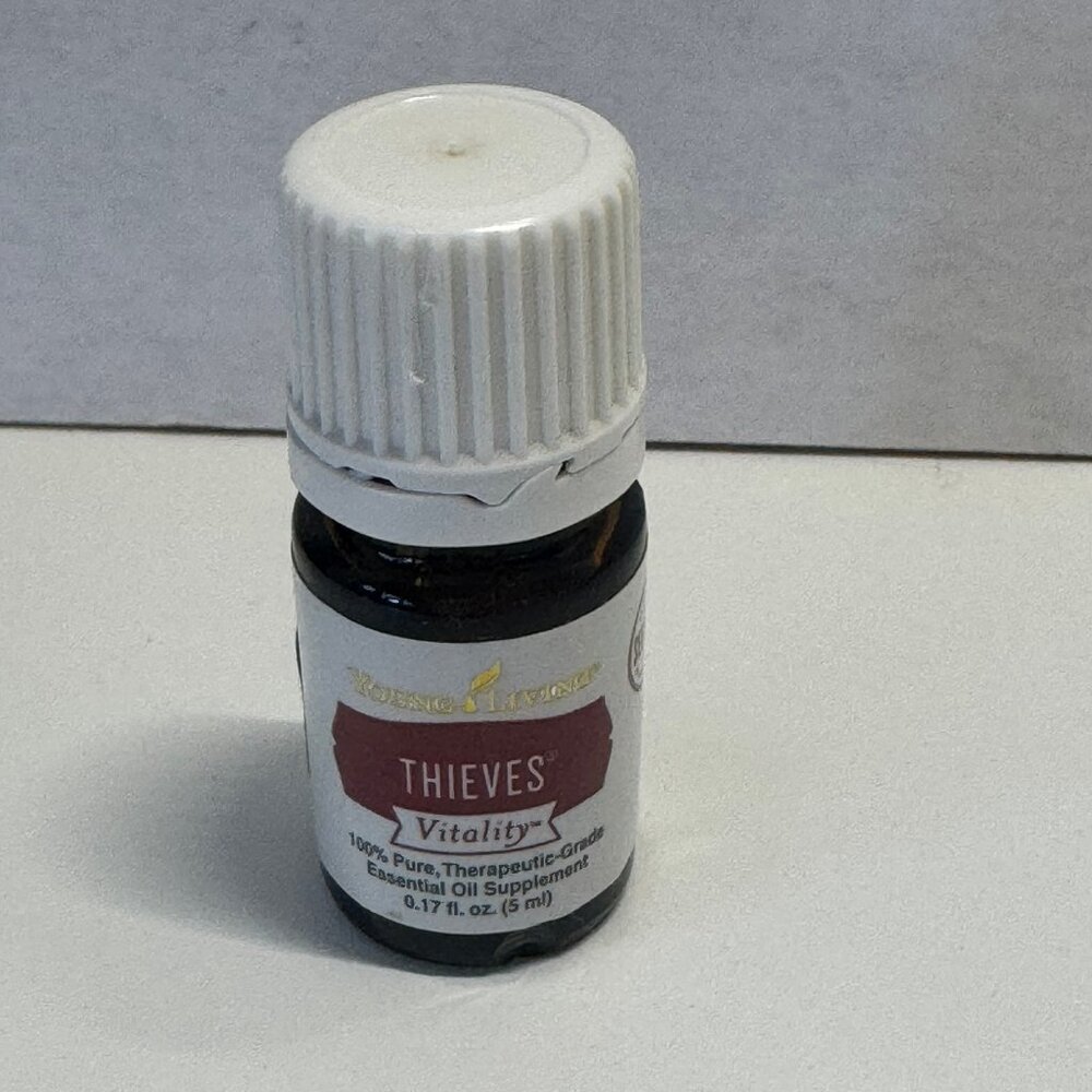 NWT Young Living essential oil Thieves Vitatlity 5 ml